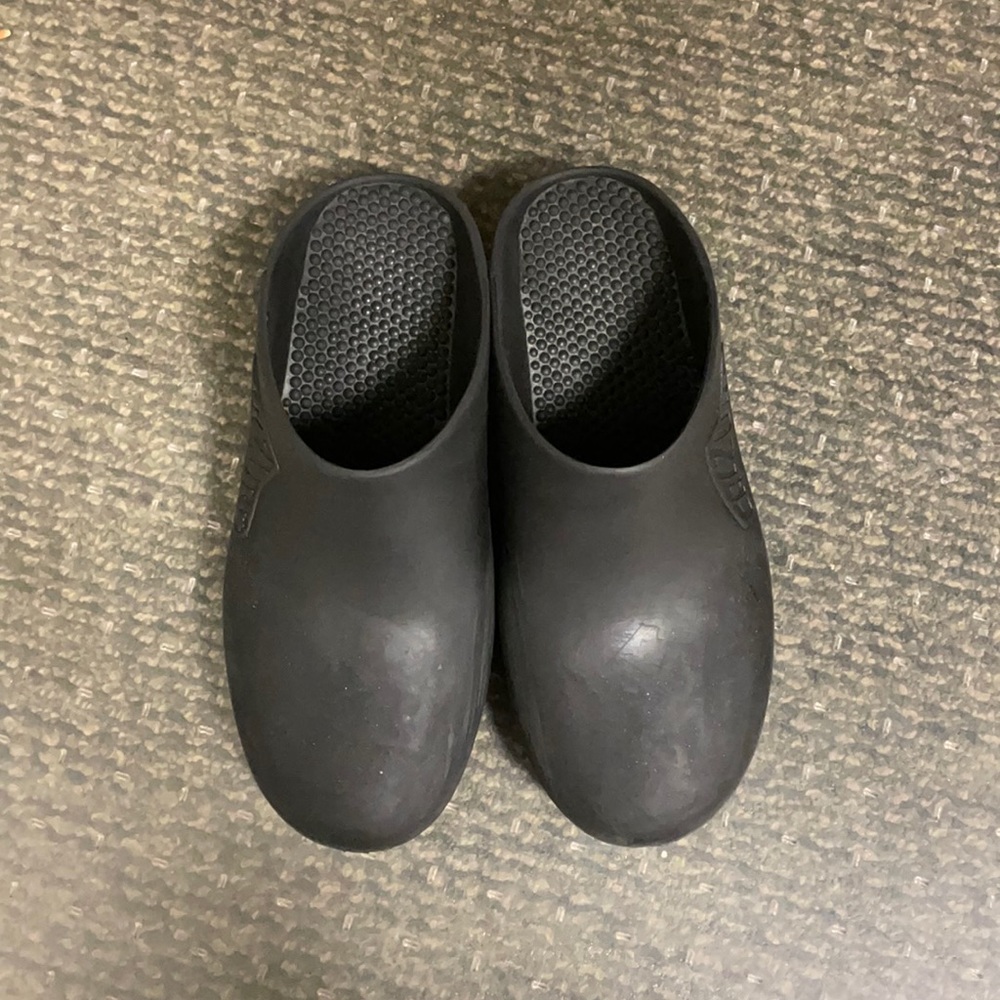 Black calzuro clogs